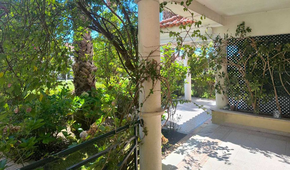 Apartamento T3 em Beloura, inserido em condomínio fechado com piscina