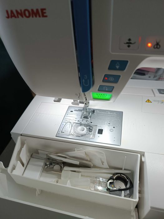 Maszyna do szycia  Maszyno-hafciarka Janome SKYLINE S9