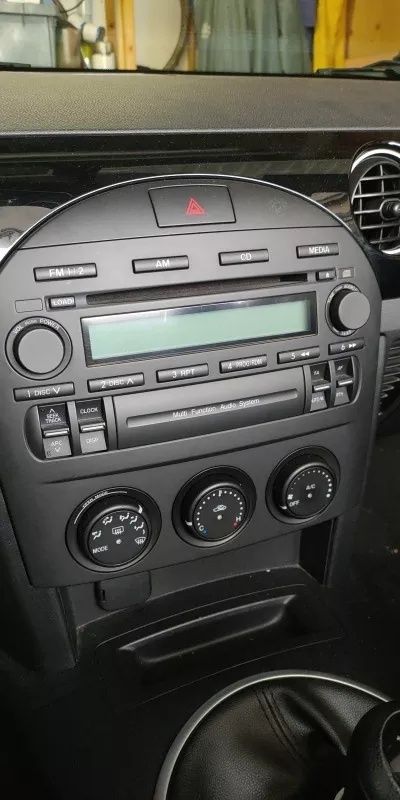 Автомобильный стерео-адаптер Bluetooth Mazda 2-6, mx 5,RX8. AUX.
