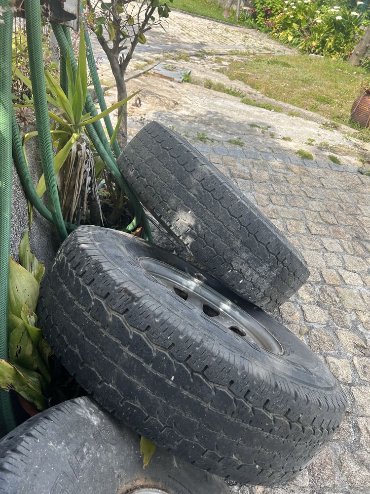 6 Jantes em ferro 4 com pneu