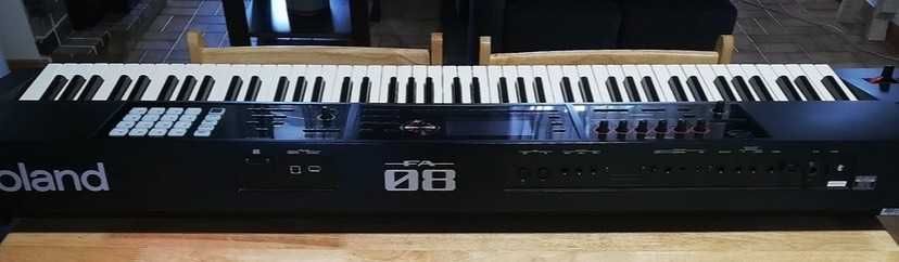 Piano Roland Fa08