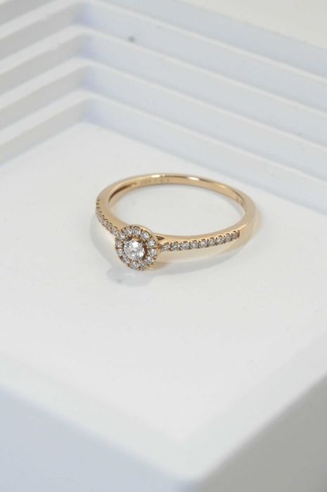 Złoty pierścionek z brylantem 14K 1.30g