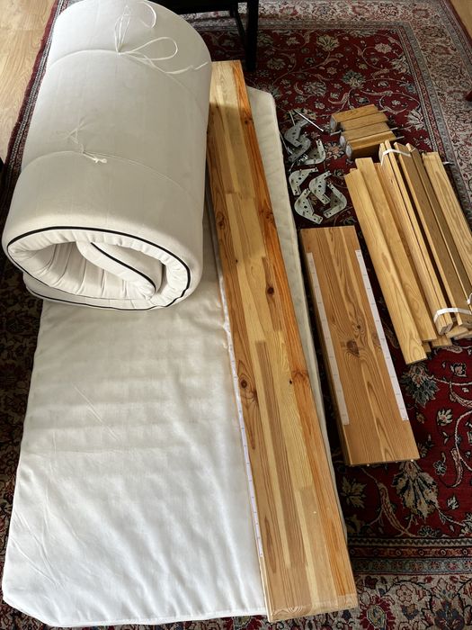 Sommier/Cama IKEA completa 90x200 cm com colchões – muito bom estado
