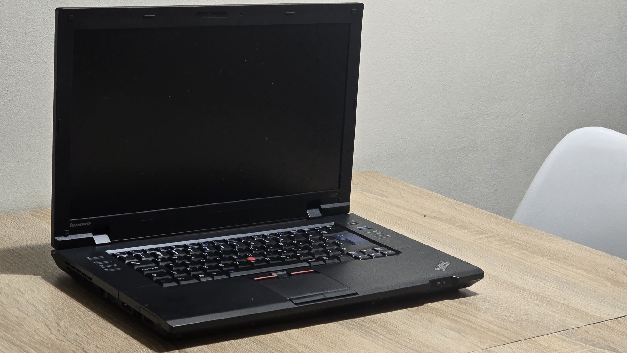 Niezniszczalny Lenovo ThinkPad 15,5' Intel i5 Dysk SSD Win11 4GB RAM