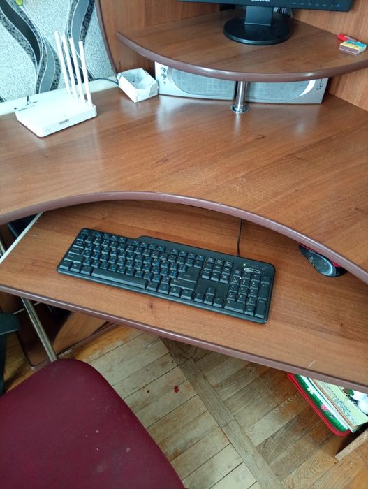 Продам комп'ютерний стіл