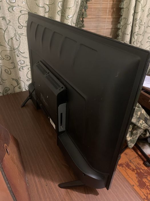 Продам 2 телика на запчасти один 32дюйма второй 40