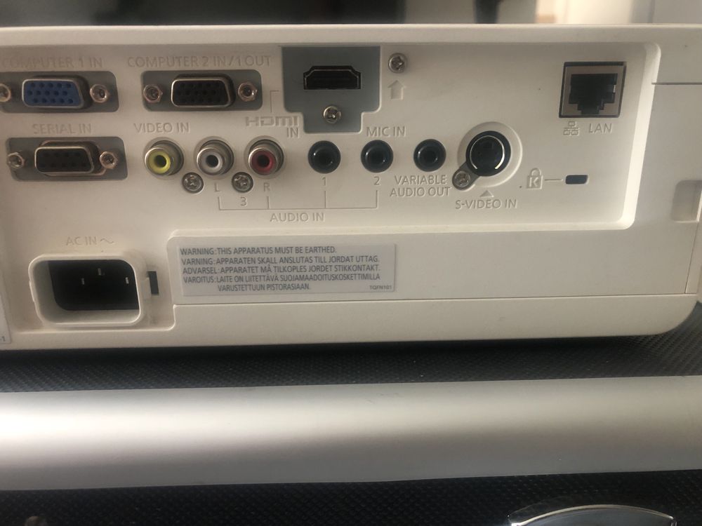 Projektor LCD Panasonic pt-vw340