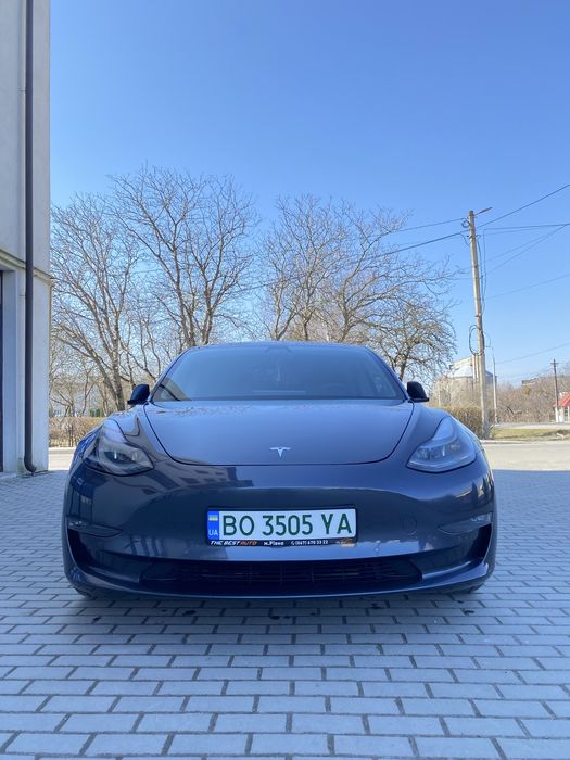 Tesla 3 тесла електромобіль
