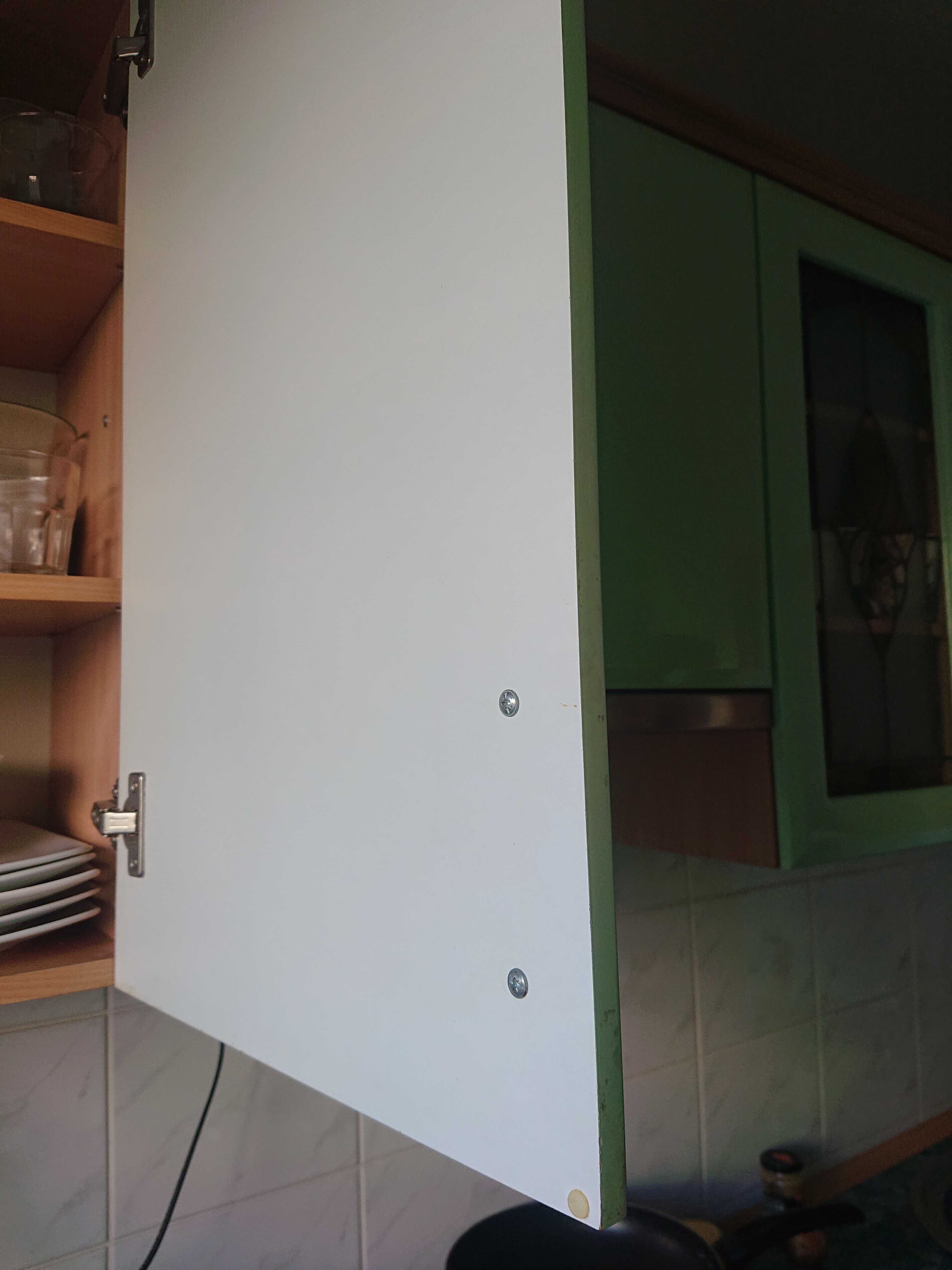 Miętowe fronty szafek kuchennych