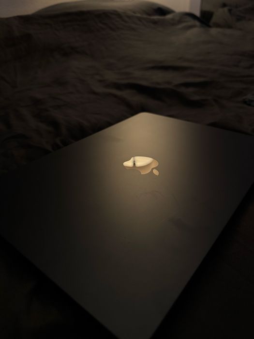 MacBook air 2022 m2 16GB 256 GB Midnight