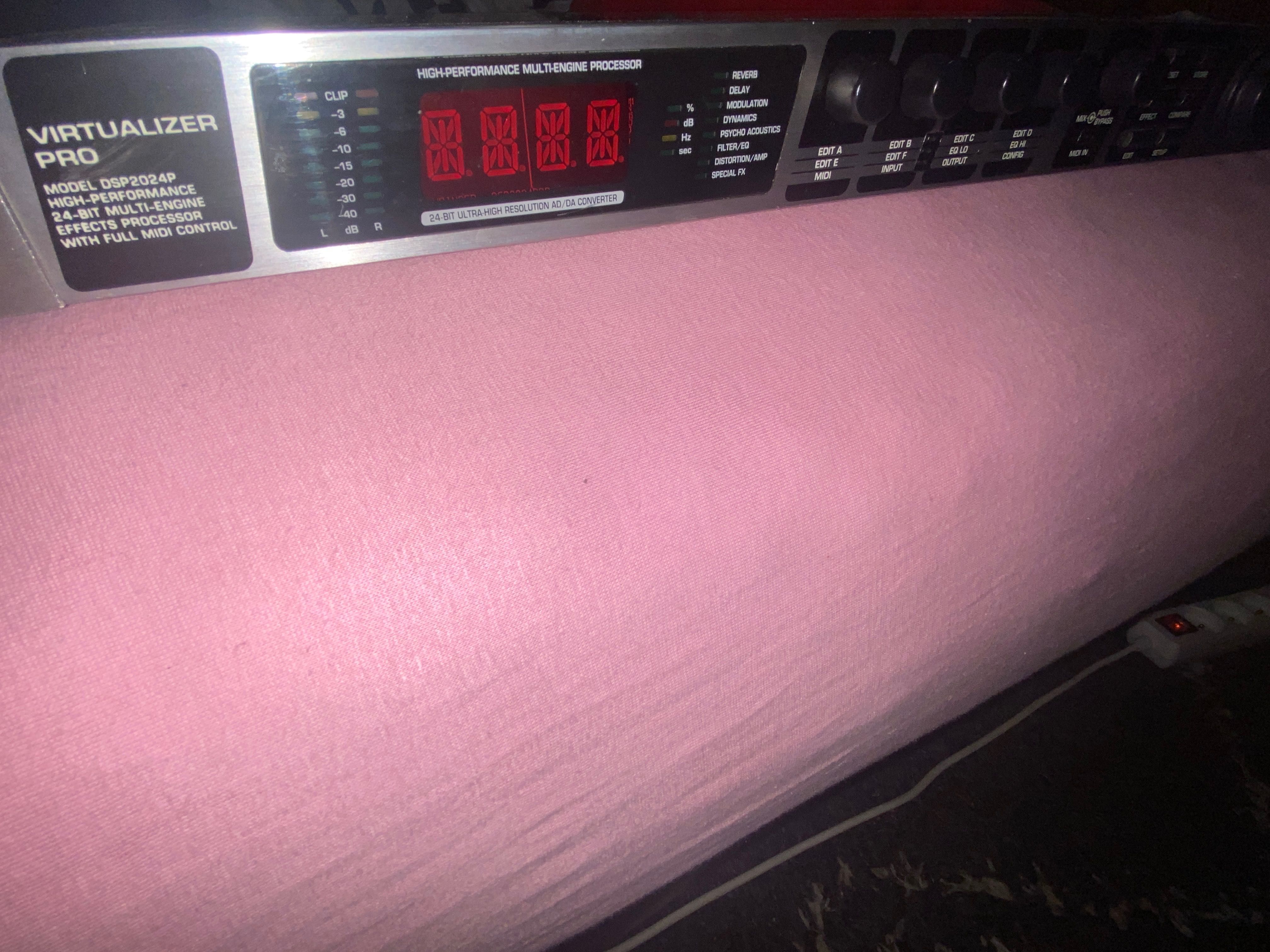 Behringer DSP2024P Virtualizer Pro