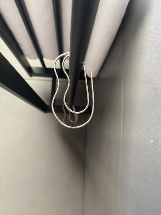 Brincos prateados marca NUUK