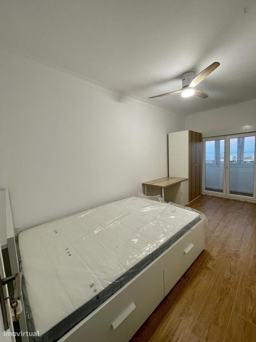 724187 - Quarto com cama de casal em...