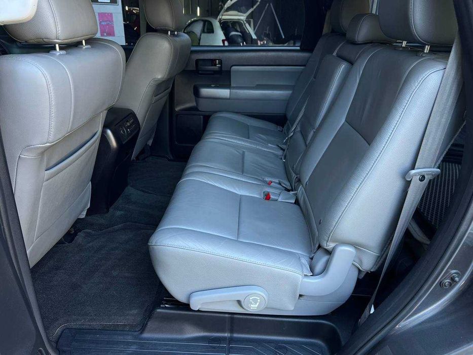 Toyota Sequoia 2016