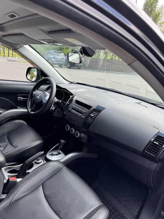 Продаю Mitsubishi Outlander