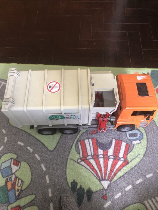 Camiao lixo impecavel