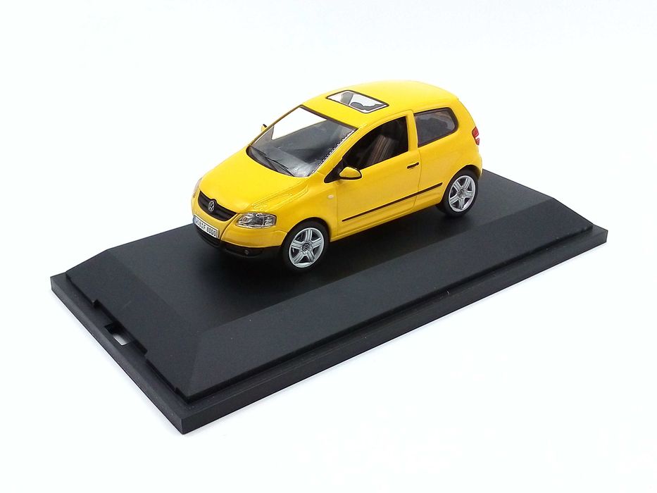 Volkswagen Fox yellow - skala 1:43 - Schuco