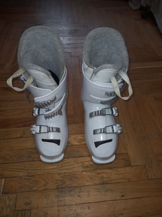 Продам лижні чоботи Rossignol.