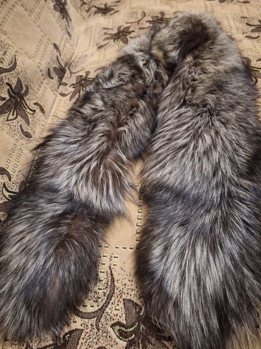 Комір з чорнобурки,натуральний,в доброму стані