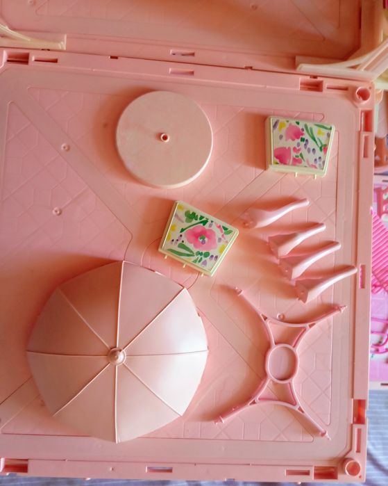 Pink N Pretty House e sala de jantar Barbie.Leia descrição do anúncio.