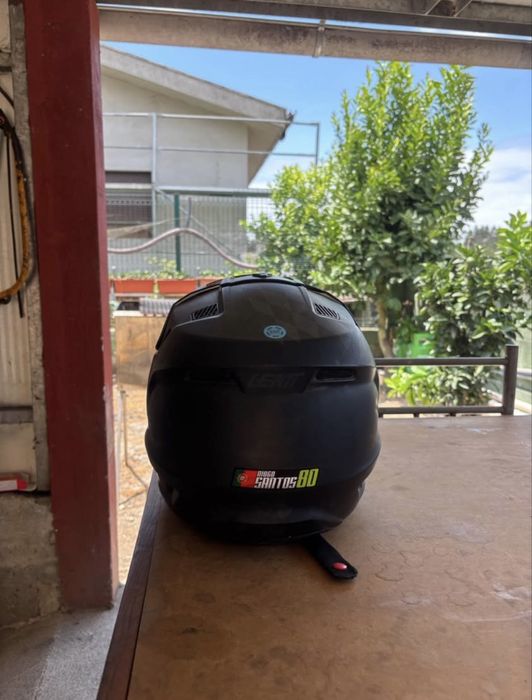 Capacete marca LEATT