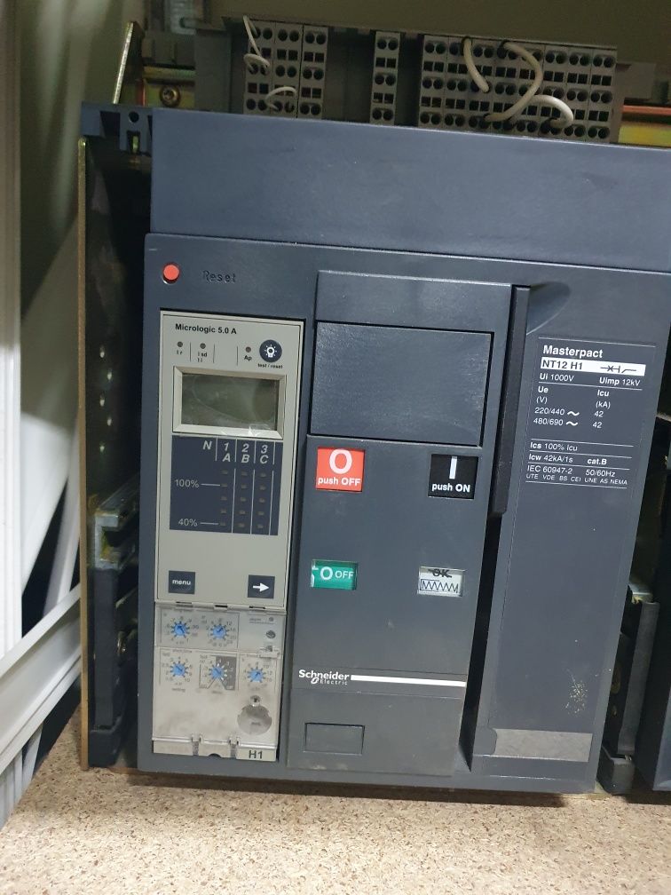 Продам автоматический выключатель MasterPact NT12 H1