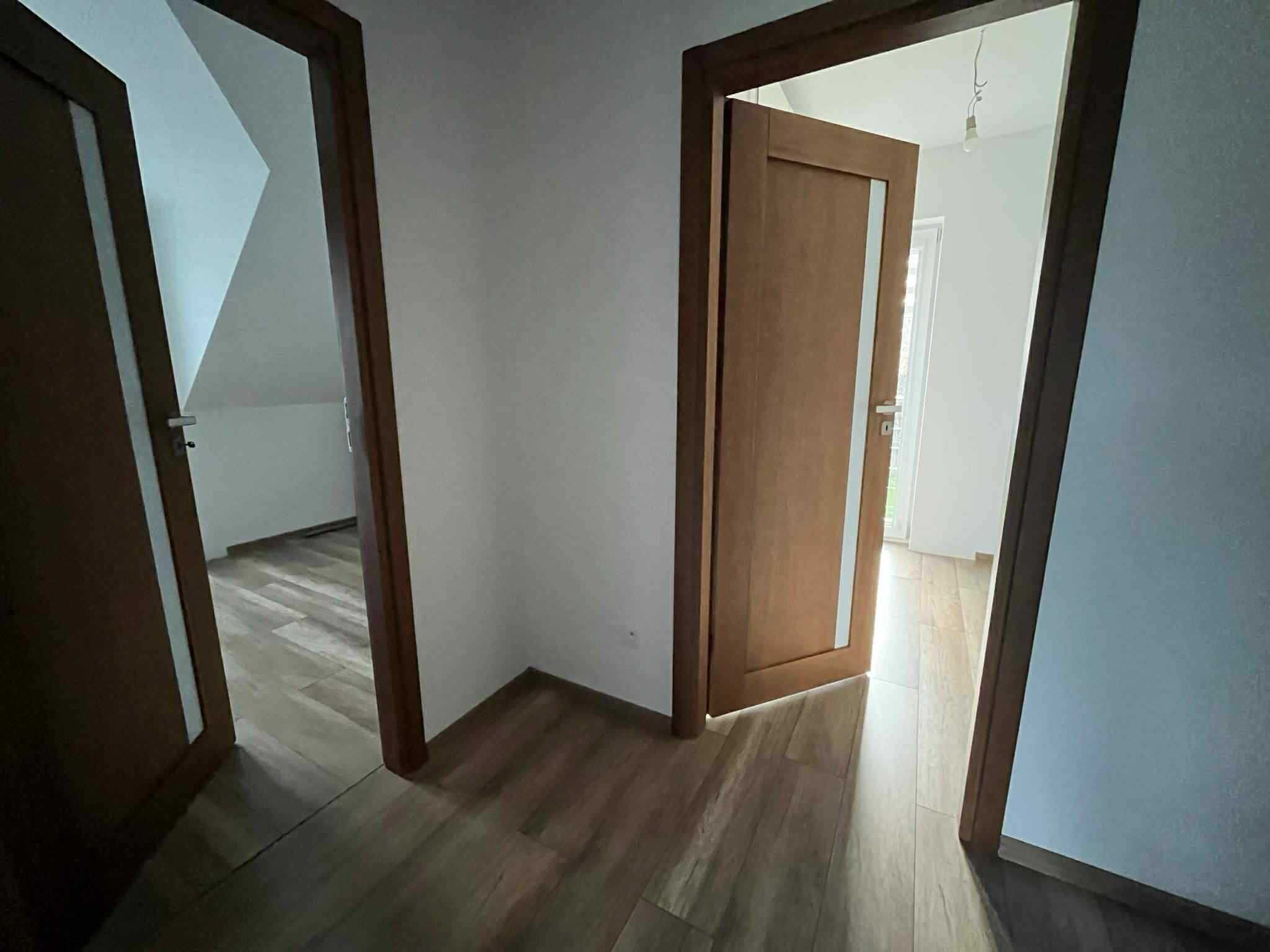 Dom jednorodzinny, powierzchnia działek 1450m2, gotowy do zamieszkania