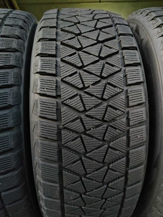 Bridgestone Blizzak R19 245 55 зимові шини на Toyota Highlander