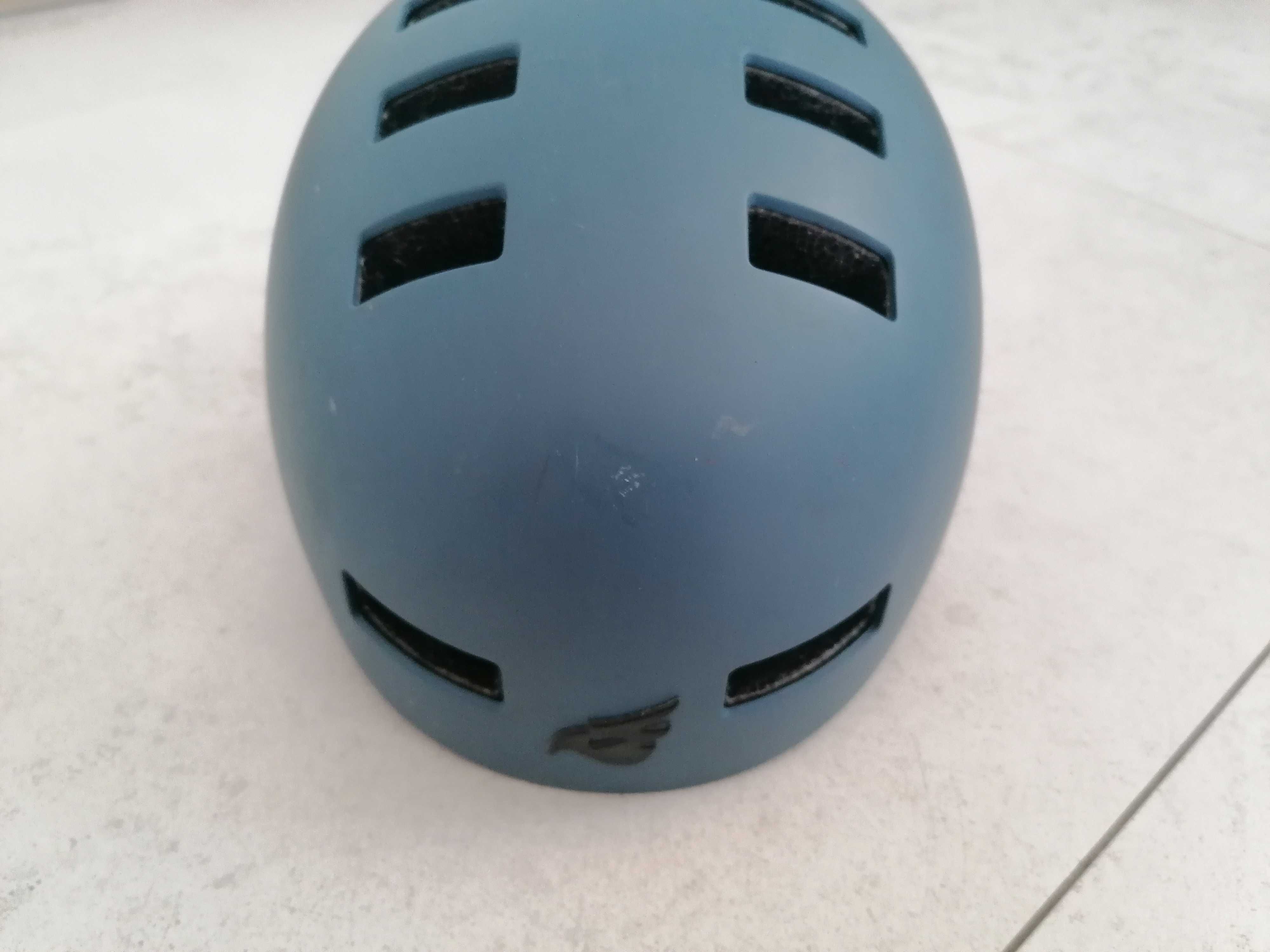 Kask rowerowy orzech Bluegrass Super Bold niebieski mat