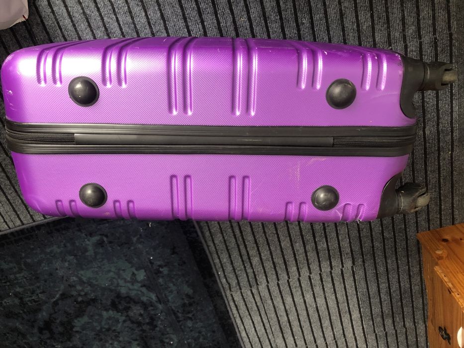 Валіза пластикова міцна!