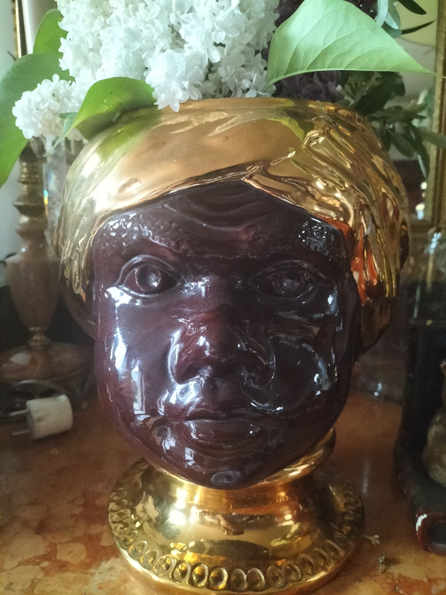 Ceramiczny wazon w kształcie głowy