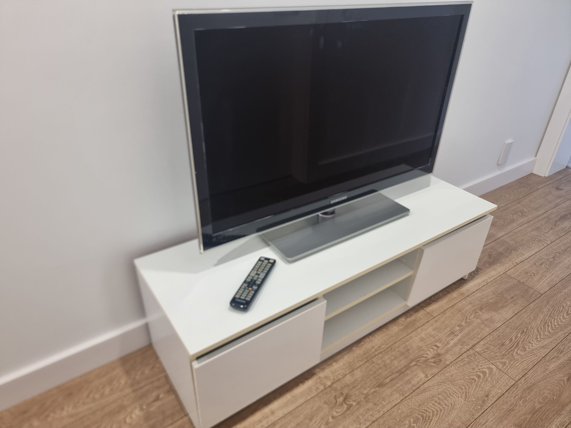 Telewizor LED Samsung UE40C6000RW szafka wieszak ścienny
