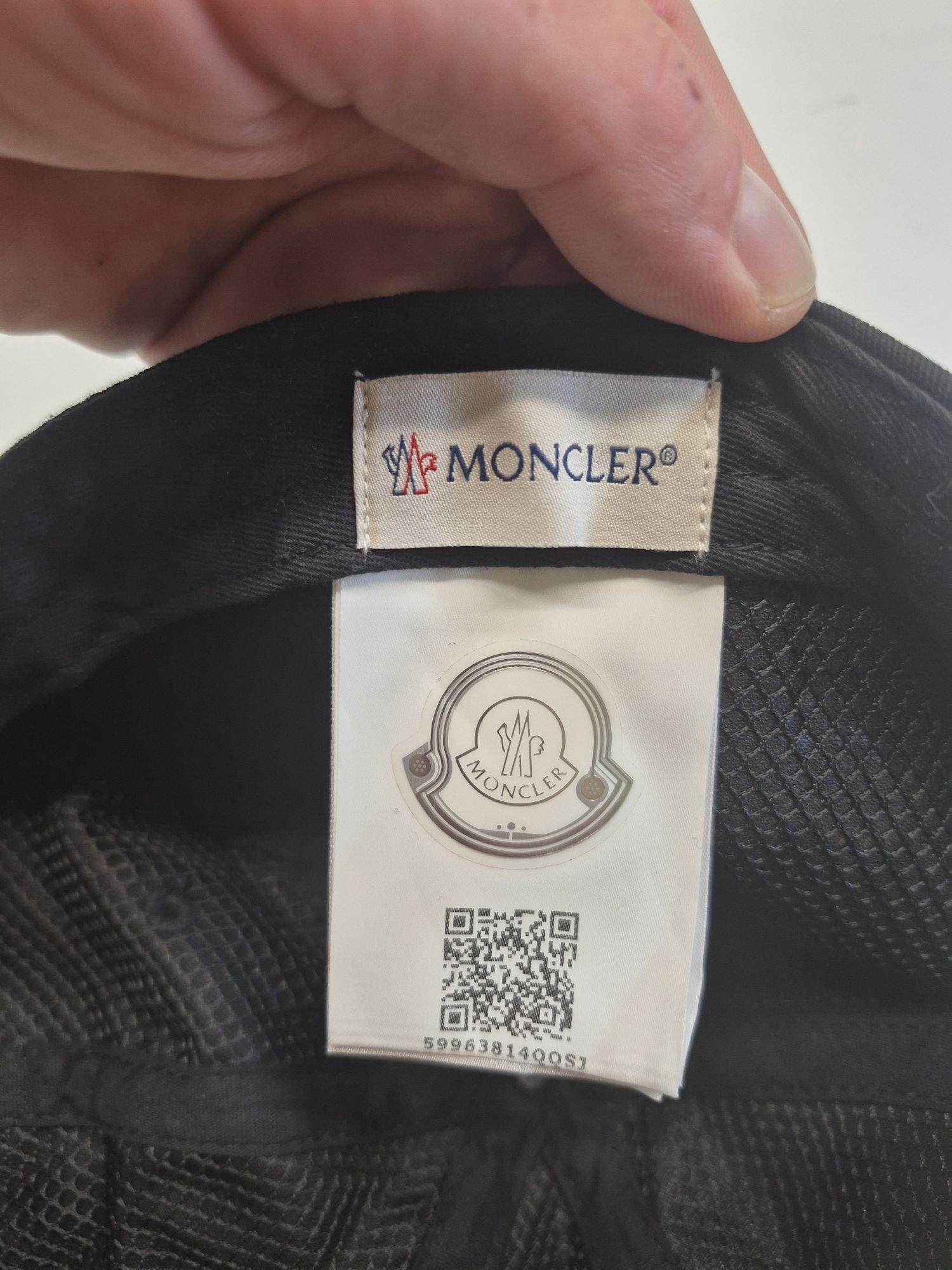 Czapka z daszkiem Moncler