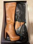 Botas em pele de cano alto compensadas Ginova