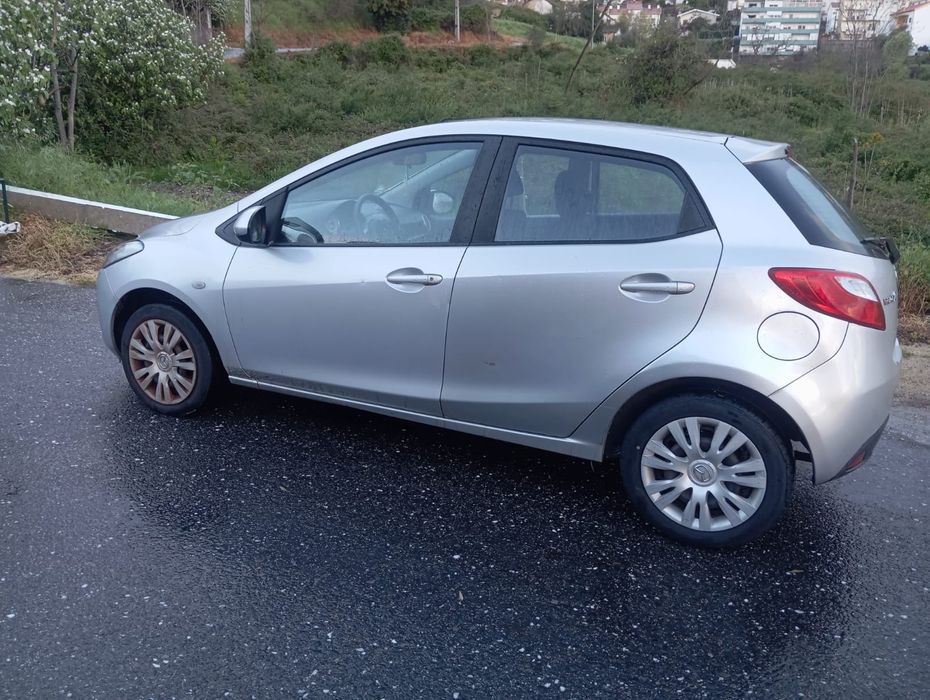 Mazda 2 impecável