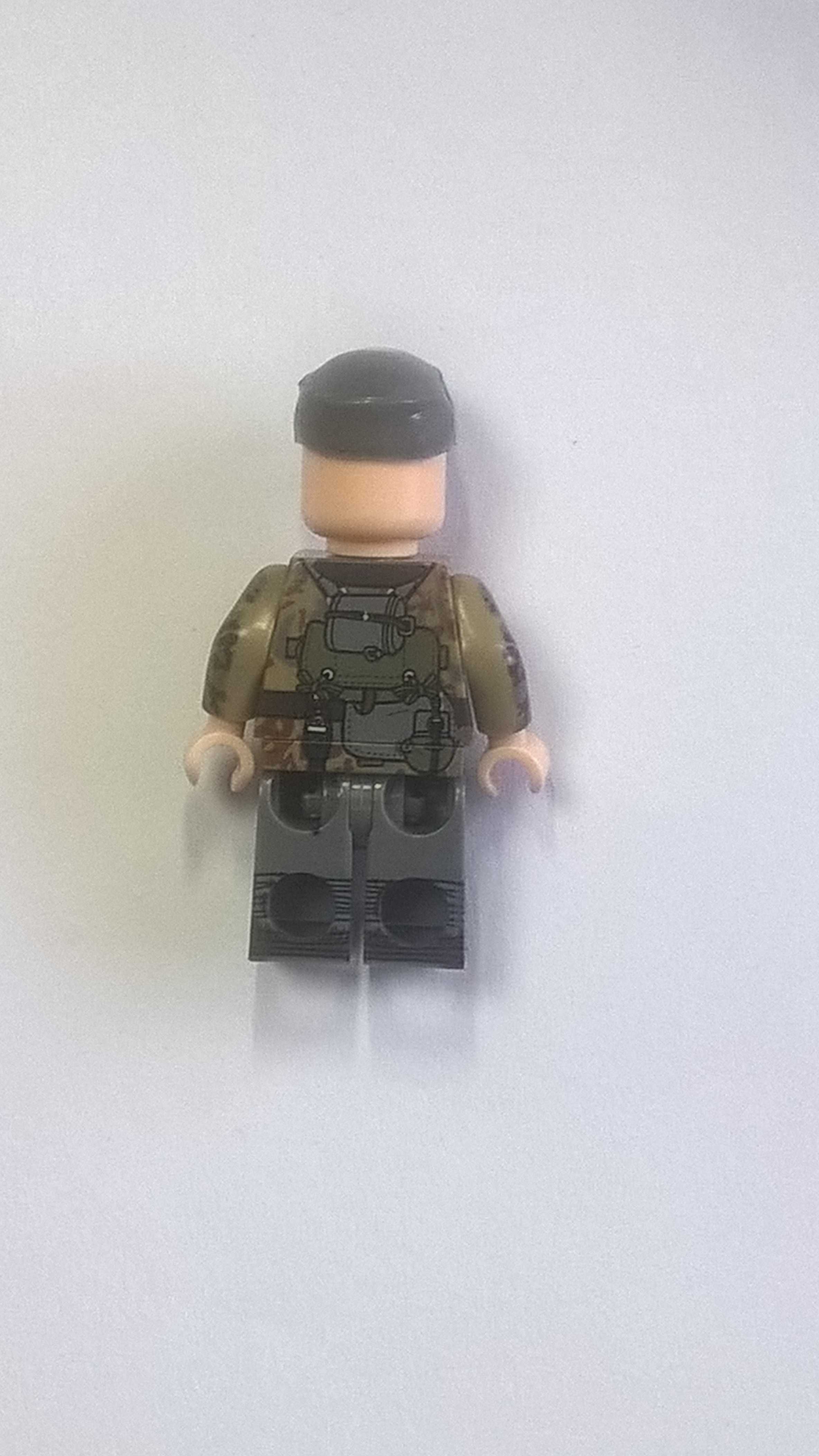 Figurka żołnierza niemieckiego 4 krotny nadruk WW2 komp. z Lego, Cobi