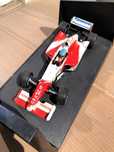 Miniatura 1/18 Carro Fórmula 1 Toyota + merchandising