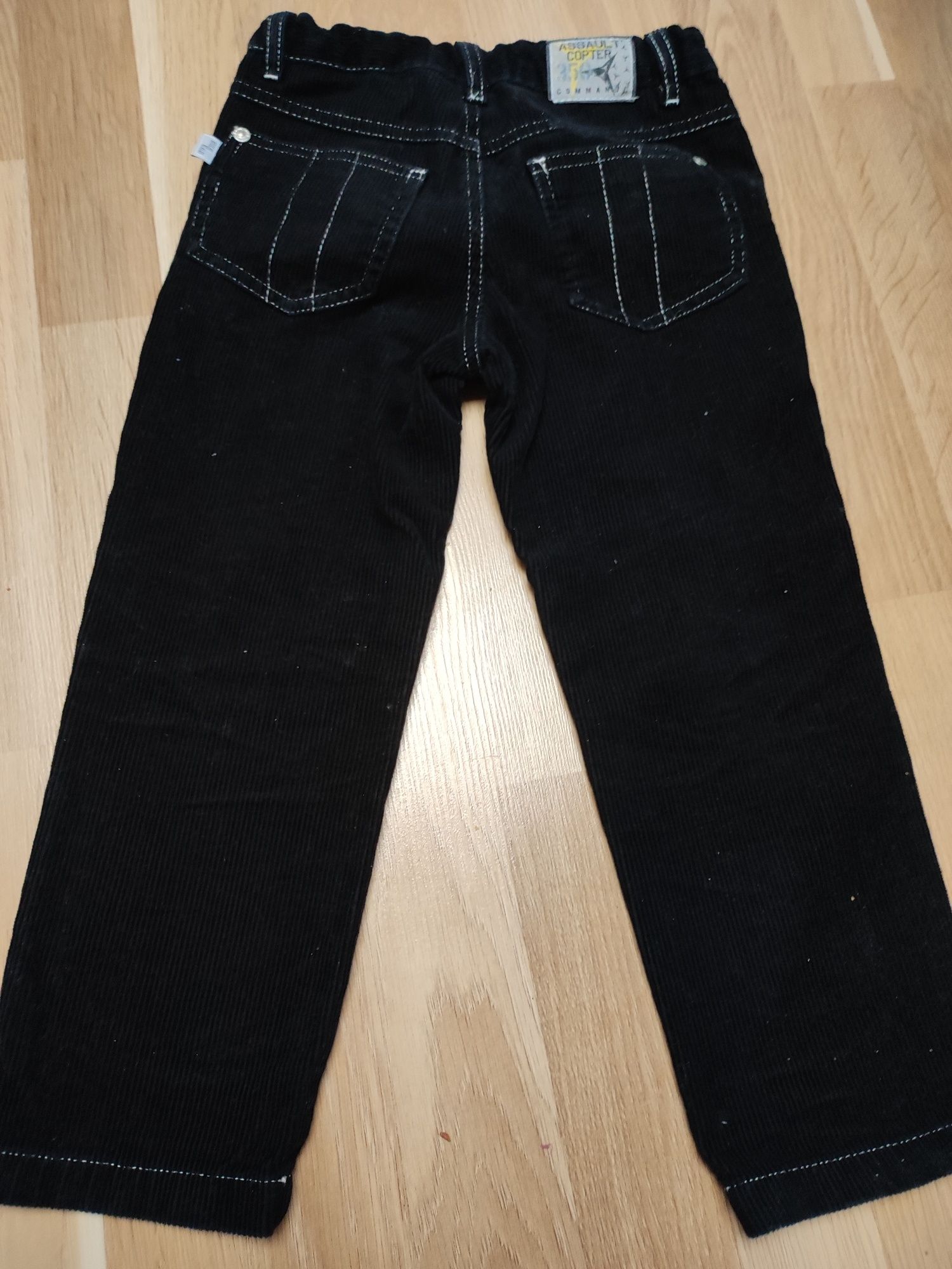 Spodnie sztruksowe czarne r. 104