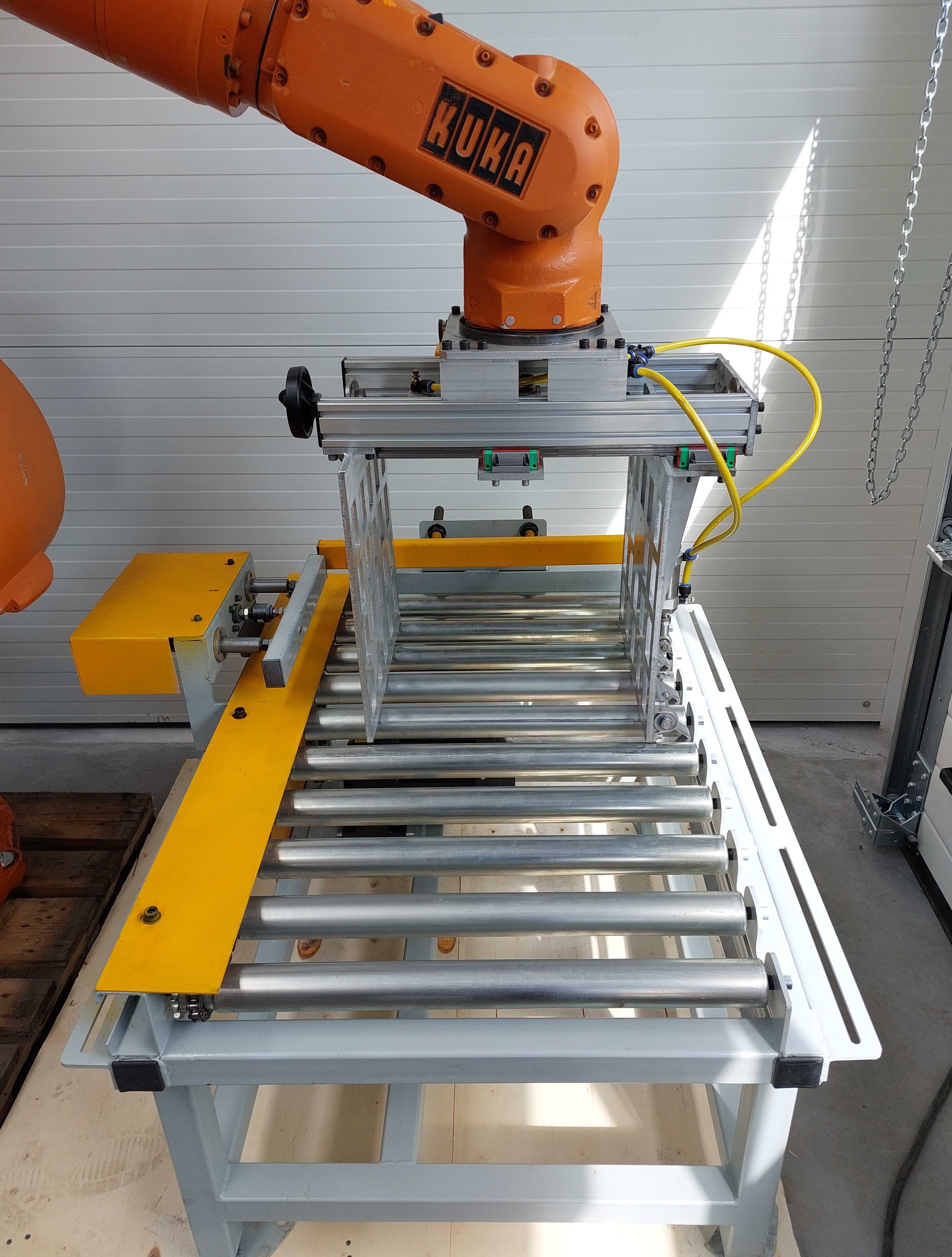 Chwytak do kartonów stół podawczy robot KUKA ABB paletyzator paletyzer