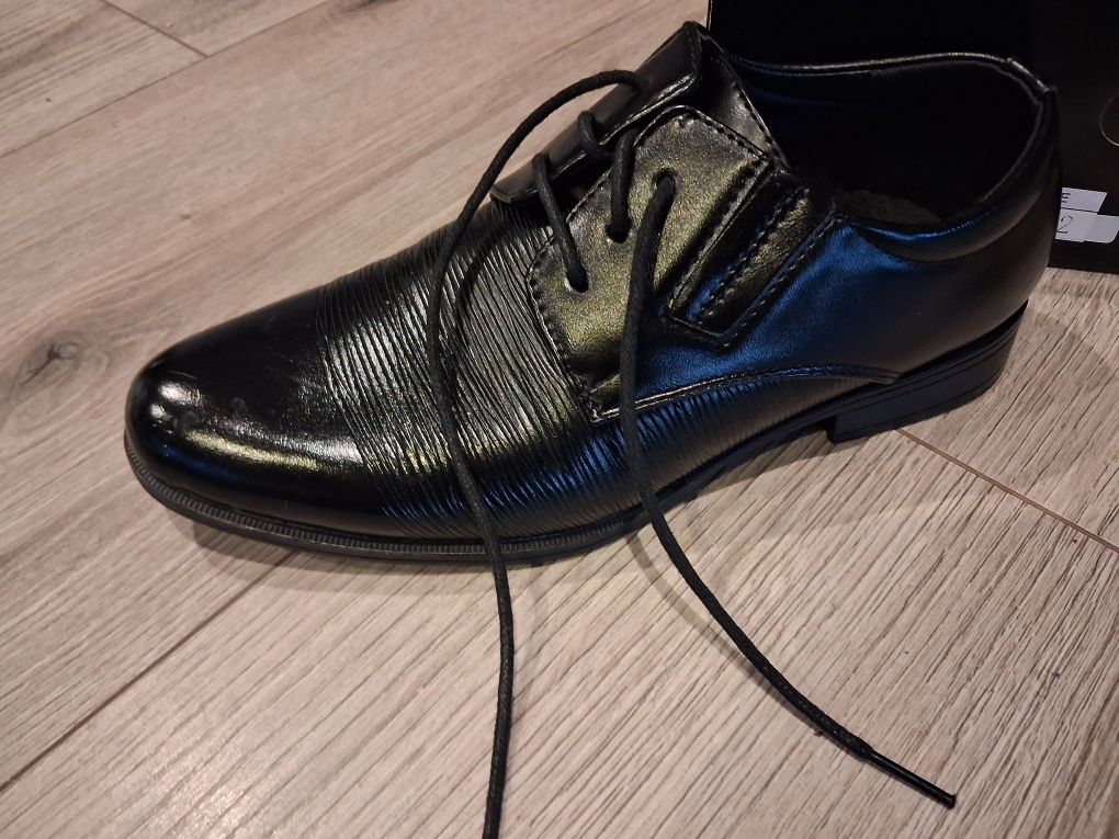 Buty eleganckie chłopięce 32 komunijne
