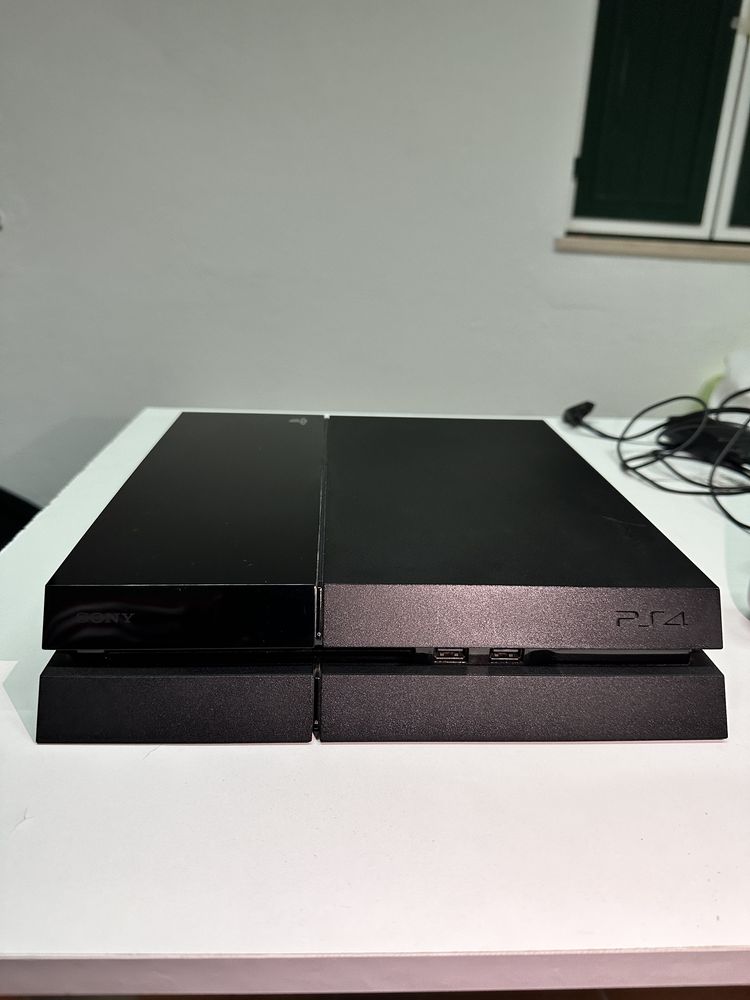 Vendo PS4 + Comando Ps4