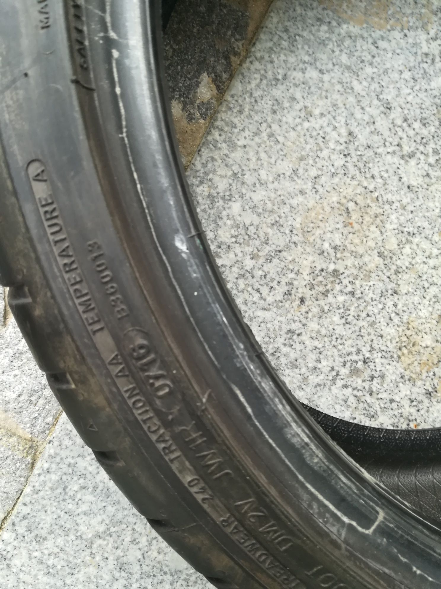 2 pneus 235 35 r19 Dunlop