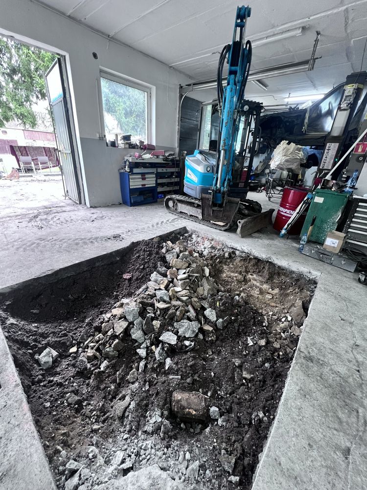 Uslugi minikoparka 2.7 T