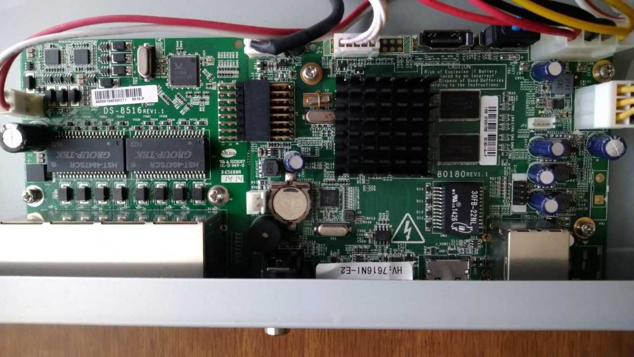 Відеореєстратор Hikvision DS-7608NI-E2/8P| 16 IP-камер | Стан ідеал