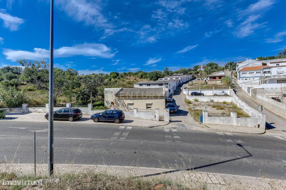 Armazém em Belas - Excelente Oportunidade de Investimento