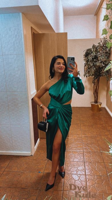 Сукня атласна святкова