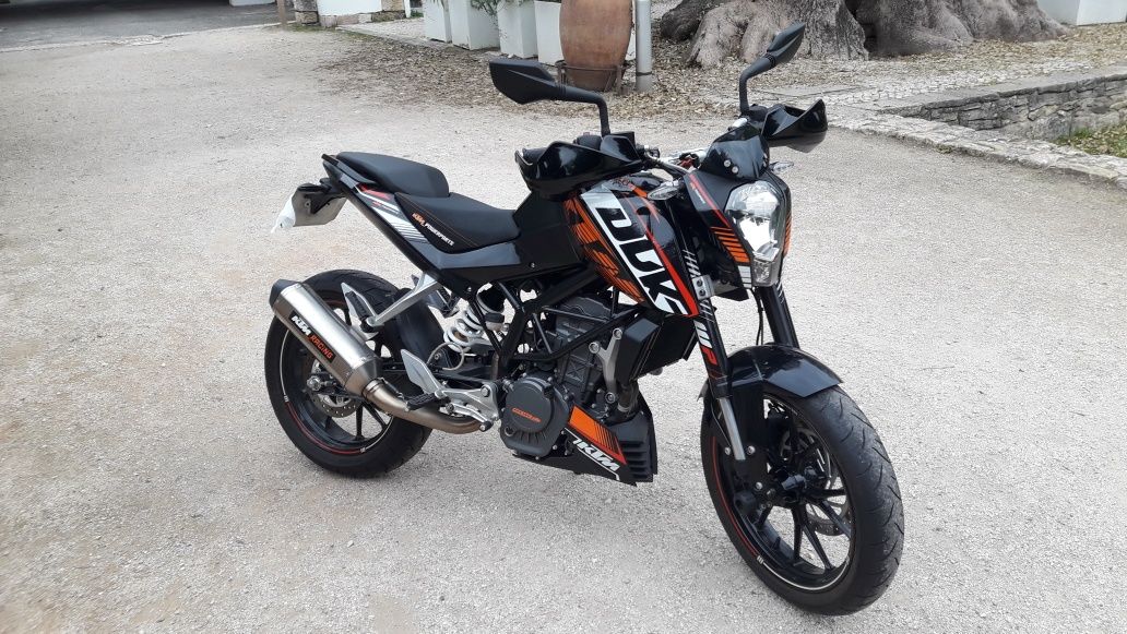 Ktm duke 125 black edition