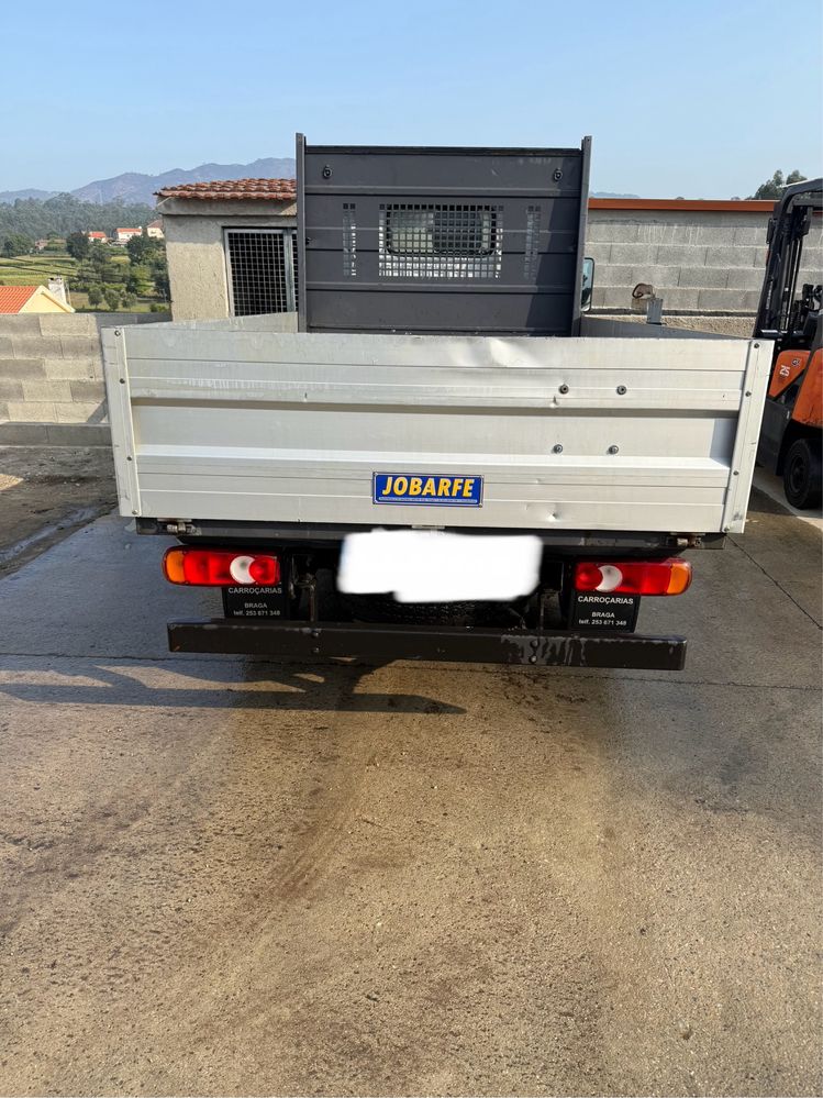 Toyota Dyna S  30/23 com caixa aberta