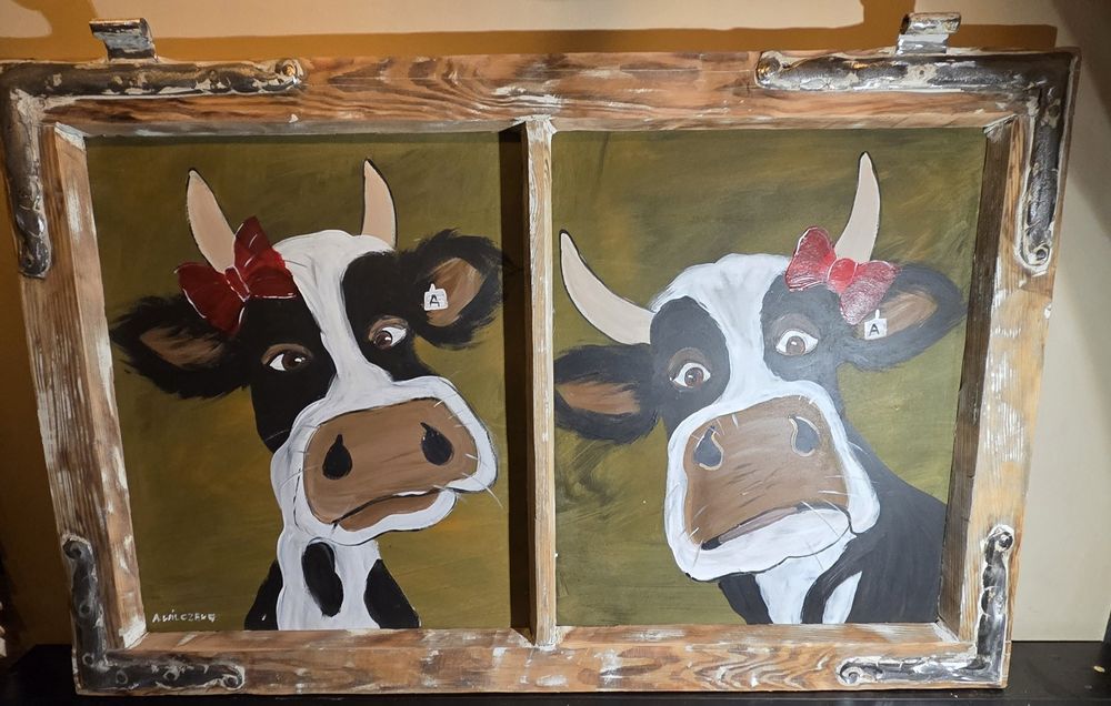 Obraz ręcznie malowane krówki w antycznej ramie