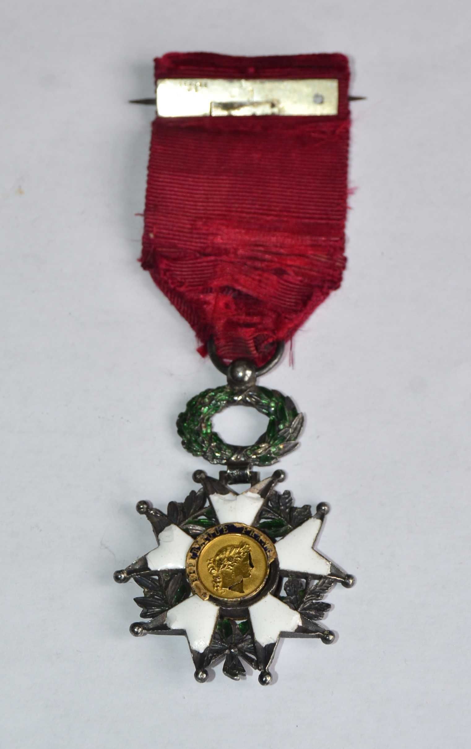 Medalha da Ordem Nacional da Legiao de Honra de 1870, em Ouro e prata.